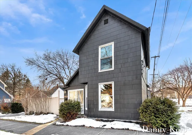 Homes for sale in Grand Rapids, MI | 1245 Paris Ave, Grand Rapids, MI 49505 | MLS# 70515682