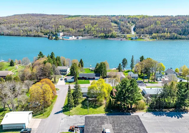 Photo 2 of Single family home for sale at 1401 Jasberg St, Hancock, MI 49930 | MLS# 50208397 | Listing updated on 2026-06-05