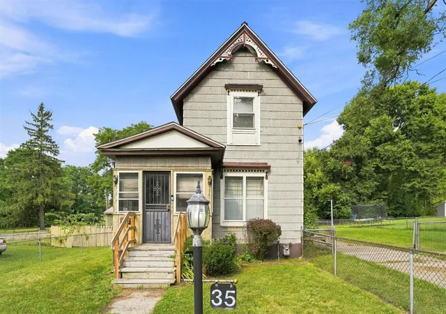 Photo 1 of Single family home for sale at 35 Hubbard St, Battle Creek, MI 49037 | MLS# 70551914 | Listing updated on 2026-09-14