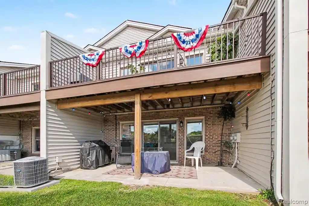 Listing Photo 2 - Condo for sale in 678 Smt Ridge Dr located at 678 Smt Ridge Dr, Milford, MI 48381 - Unit 678 Summit Ridge Dr