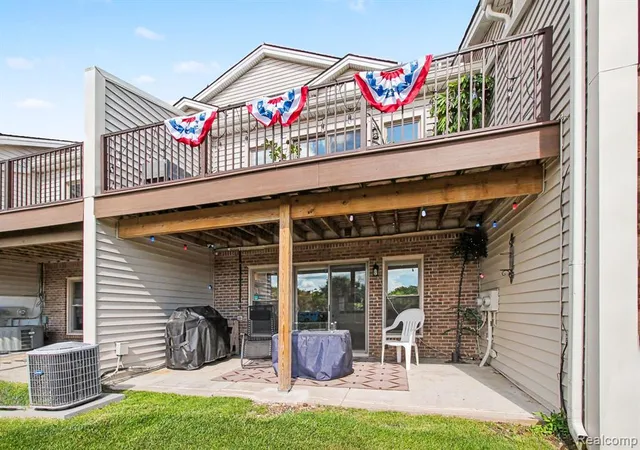 2nd image of 678 Summit Ridge Dr, Milford, MI 48381 1680 | MLS# 61003023