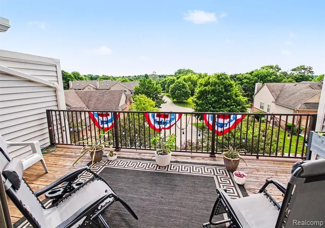 3rd image of 678 Summit Ridge Dr, Milford, MI 48381 1680 | MLS# 61003023