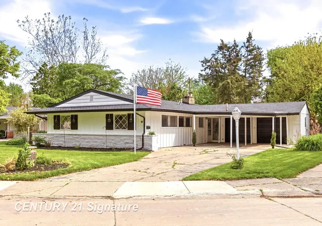 2nd image of 43 Victory Ct, Saginaw, MI 48602 | MLS# 50209298
