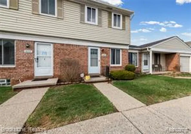 Homes for sale in Roseville, MI | 16369 Brittany Dr, Roseville, MI 48066 | MLS# 61003677