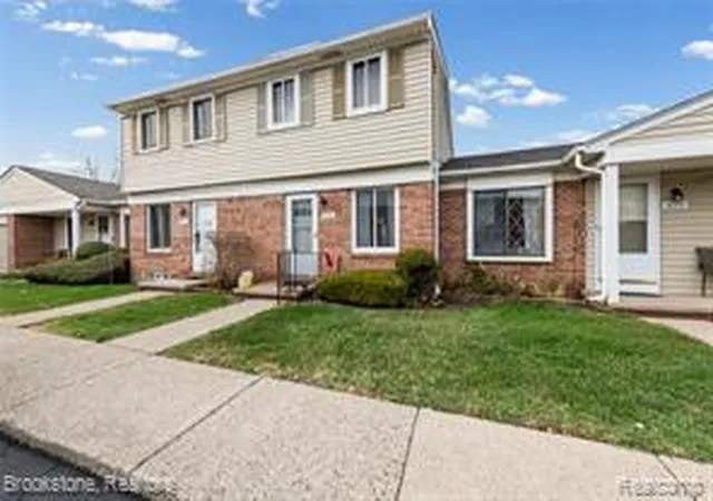 Homes for sale in Roseville, MI | 16369 Brittany Dr, Roseville, MI 48066 | MLS# 61003677