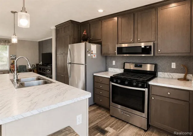 Photo 4 of Manufactured home for sale at 170 Newbury, Adrian, MI 49221 | MLS# 61024545 | Listing updated on 2026-08-26