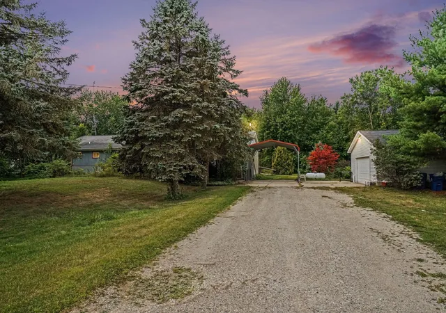 Photo 1 of Single family home for sale at 4160 S Geneva Rd, Saint Louis, MI 48880 | MLS# 80073031 | Listing updated on 2026-09-01