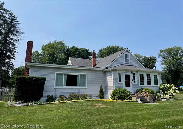 Homes for sale in Harrison Twp, MI | 37815 Pineridge St, Harrison Twp, MI 48045 3486 | MLS# 60970682