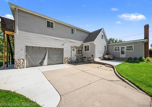 Homes for sale in Harrison Twp, MI | 37815 Pineridge St, Harrison Twp, MI 48045 3486 | MLS# 60970682