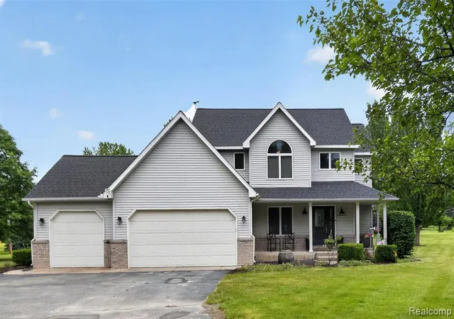 Homes for sale in Fenton, MI | 7040 Mcguire Rd, Fenton, MI 48430 | MLS# 61003619