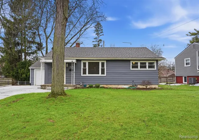 Homes for sale in Ann Arbor, MI | 831 Loyola Dr, Ann Arbor, MI 48103 | MLS# 61008506