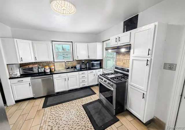 2nd image of 8805 Whitlock Ave, Dearborn, MI 48126 4704 | MLS# 60997779