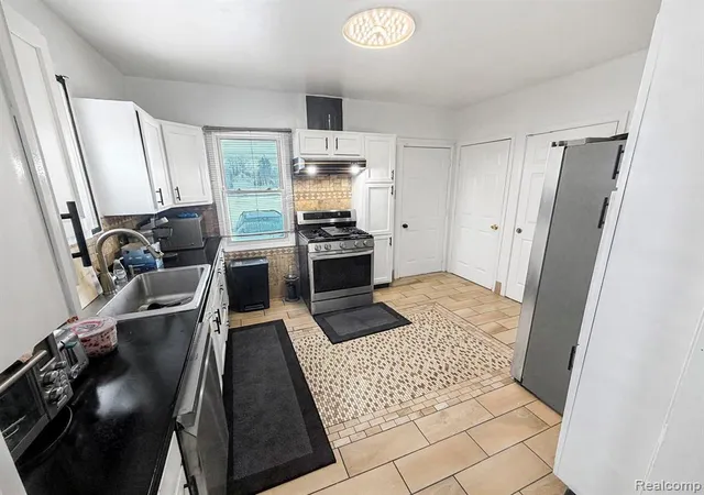 3rd image of 8805 Whitlock Ave, Dearborn, MI 48126 4704 | MLS# 60997779