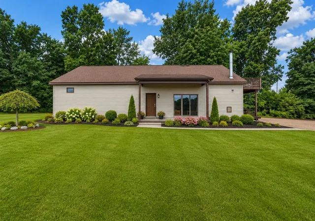 3rd image of 6314 Wheaton Rd, Jackson, MI 49201 | MLS# 70489826