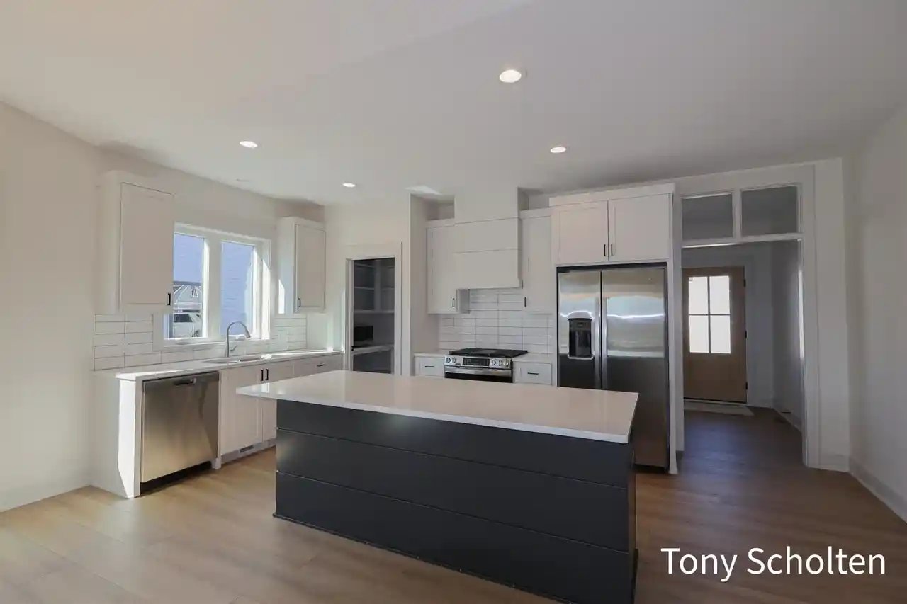Listing Photo 2 - Condo for sale in 5178 Blendon Mdw Cir located at 5178 Blendon Mdw Cir, Hudsonville, MI 49426-6800 - Unit #46