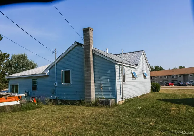 Photo 4 of Single family home for sale at 517 W Victory Way, Newberry, MI 49868 | MLS# 50215347 | Listing updated on 2026-07-17