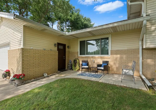 Photo 3 of Single family home for sale at 69601 Christiann Crk Dr, Edwardsburg, MI 49112 | MLS# 70552695 | Listing updated on 2026-09-14