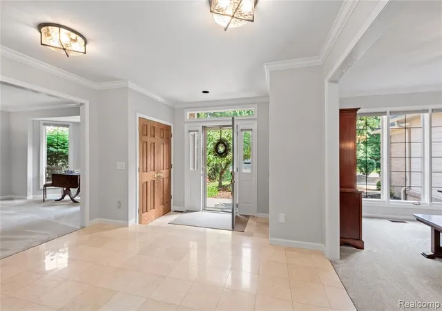 Photo 4 of Sale Pending at 1733 Apple Ridge Ct, Rochester Hills, MI 48306 3203 | MLS# 61023881 | Listing updated on 2026-09-17