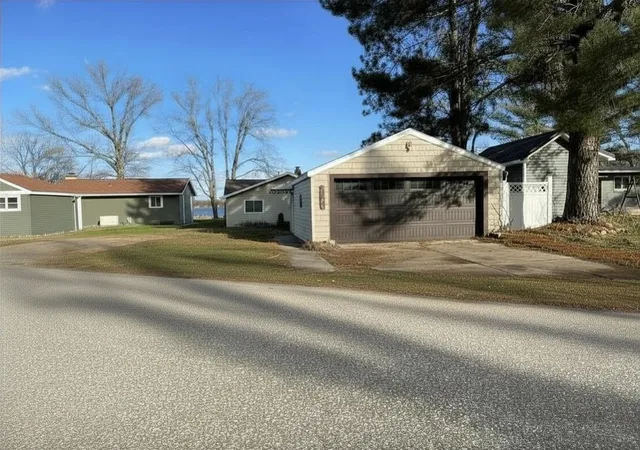 Homes for sale in Lake, MI | 11412 South Shore Dr, Lake, MI 48632 | MLS# 80065544