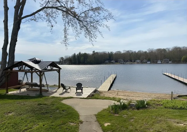 Homes for sale in Lake, MI | 11412 South Shore Dr, Lake, MI 48632 | MLS# 80065544