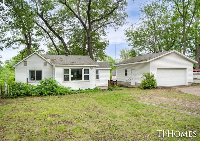 Photo 1 of Sale Pending at 423 Collins Ave, Muskegon, MI 49444 | MLS# 70538742 | Listing updated on 2026-08-26