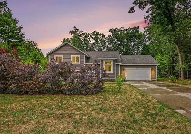 Photo 1 of Sale Pending at 6637 Hall Rd, Muskegon, MI 49442 | MLS# 70551077 | Listing updated on 2026-09-03