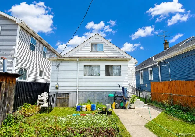 Homes for sale in Hamtramck, MI | 12019 Sobieski St, Hamtramck, MI 48212 | MLS# 61007718