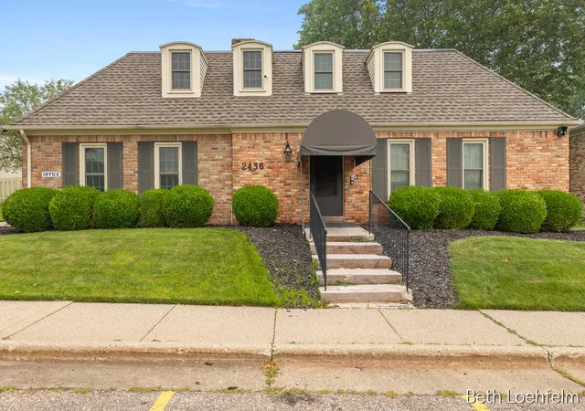 Listing Photo 2 - Condo for sale in building located at 2551 Abbington Dr, Grand Rapids, MI 49506-5403
