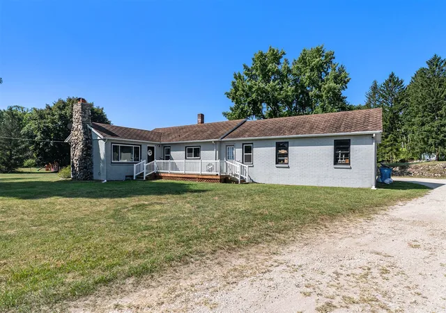 Photo 1 of Single family home for sale at 33273 Us 12, Niles, MI 49120 | MLS# 70486313 | Listing updated on 2026-01-01