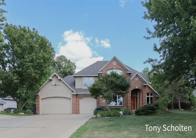 1st image of 6054 Summerhill Dr, Hudsonville, MI 49426 | MLS# 70549087