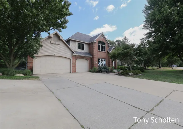 2nd image of 6054 Summerhill Dr, Hudsonville, MI 49426 | MLS# 70549087