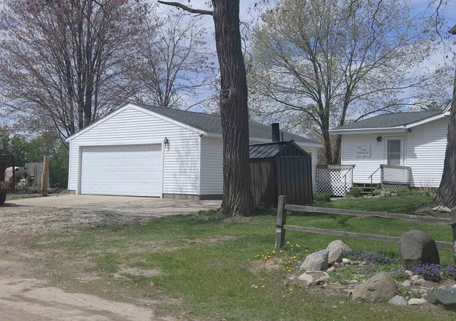 Homes for sale in Lake, MI | 9368 School St, Lake, MI 48632 | MLS# 80068831
