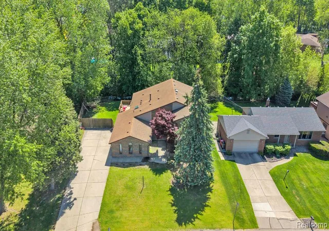 Homes for sale in Clinton Township, MI | 18823 Millar Rd, Clinton Township, MI 48036 | MLS# 60997520
