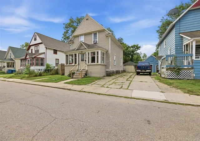 Photo 2 of Single family home for sale at 1612 Hays Park Ave, Kalamazoo, MI 49001 | MLS# 70555348 | Listing updated on 2026-09-01