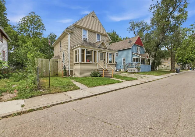 Photo 3 of Single family home for sale at 1612 Hays Park Ave, Kalamazoo, MI 49001 | MLS# 70555348 | Listing updated on 2026-09-01