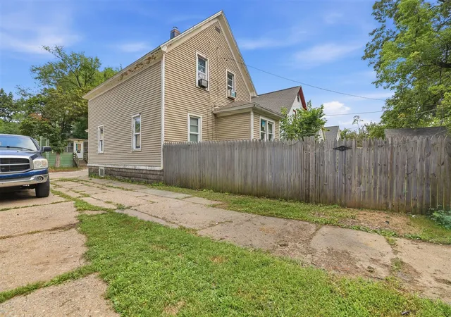Photo 4 of Single family home for sale at 1612 Hays Park Ave, Kalamazoo, MI 49001 | MLS# 70555348 | Listing updated on 2026-09-01