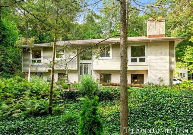 Photo 1 of Single family home for sale at 17445 W Spring Lake Rd, Spring Lake, MI 49456 | MLS# 70552495 | Listing updated on 2026-09-10