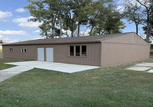 Photo 1 of Single family home for sale at 8000 S Portage Rd, Jackson, MI 49201 | MLS# 70487996 | Listing updated on 2025-09-24