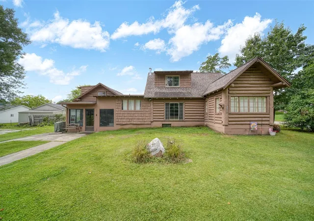 Photo 2 of Single family home for sale at 8000 S Portage Rd, Jackson, MI 49201 | MLS# 70487996 | Listing updated on 2025-09-24