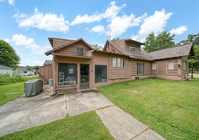 Photo 3 of Single family home for sale at 8000 S Portage Rd, Jackson, MI 49201 | MLS# 70487996 | Listing updated on 2025-09-24