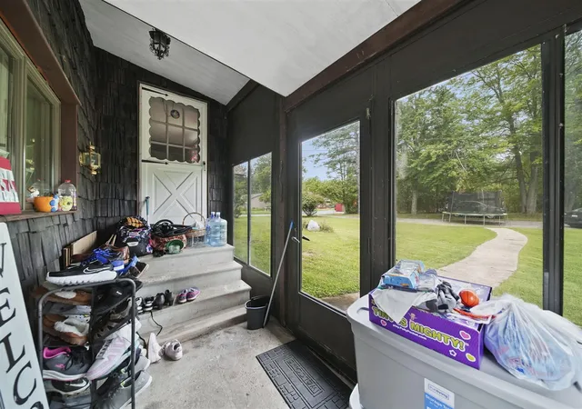 Photo 4 of Single family home for sale at 8000 S Portage Rd, Jackson, MI 49201 | MLS# 70487996 | Listing updated on 2025-09-24