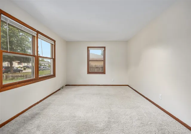 Photo 4 of Single family home for sale at 3726 Bluebird Ave, Wyoming, MI 49519 | MLS# 70560290 | Listing updated on 2026-10-30