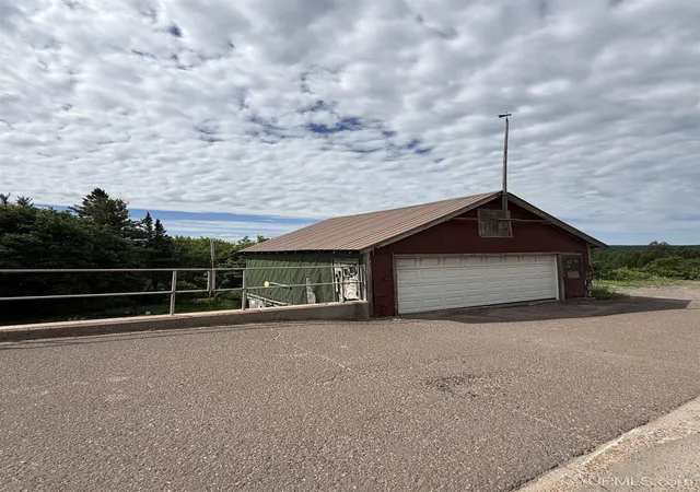 Homes for sale in Hancock, MI | 406 N Lincoln Dr, Hancock, MI 49930 | MLS# 50212557
