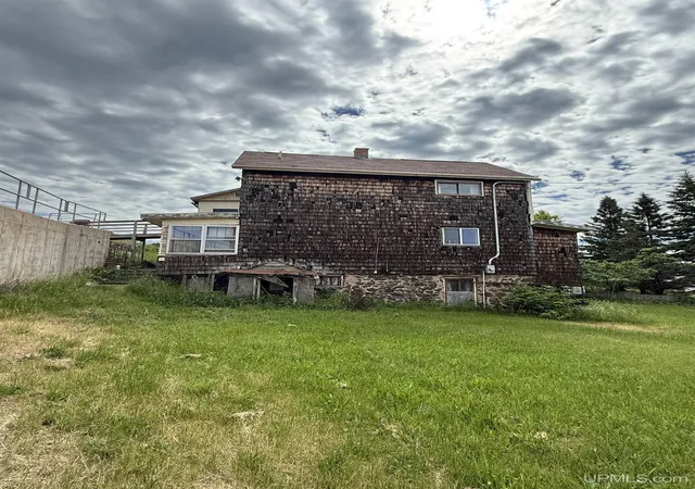 Homes for sale in Hancock, MI | 406 N Lincoln Dr, Hancock, MI 49930 | MLS# 50212557