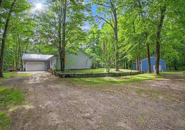 Homes for sale in Fruitport, MI | 6473 Windwood Dr, Fruitport, MI 49415 | MLS# 70542140