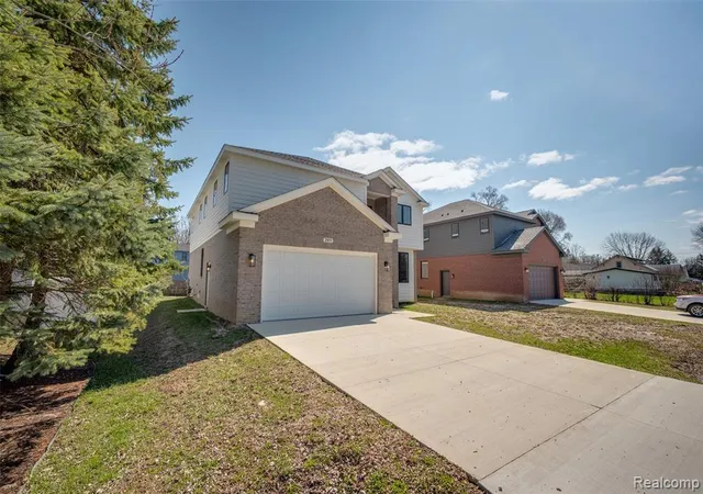 3rd image of 2911 Walsh Dr, Rochester Hills, MI 48309 | MLS# 61004720