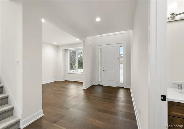 5th image of 2911 Walsh Dr, Rochester Hills, MI 48309 | MLS# 61004720