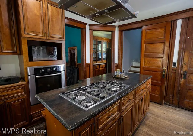 Photo 4 of Single Family Residence at 126 Clinton St, Mount Clemens, MI 48043 | MLS# 60997906 | | Sold on 2026-07-02