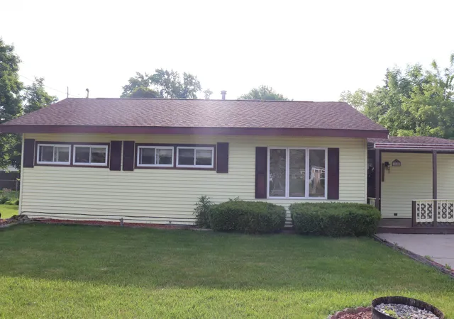 Homes for sale in Essexville, MI | 1100 Heavenridge Rd, Essexville, MI 48732 | MLS# 50210519