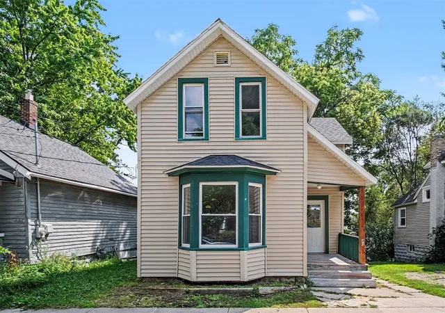 Photo 2 of Sale Pending at 40 Mack Ave, Grand Rapids, MI 49503 | MLS# 70551490 | Listing updated on 2026-09-14